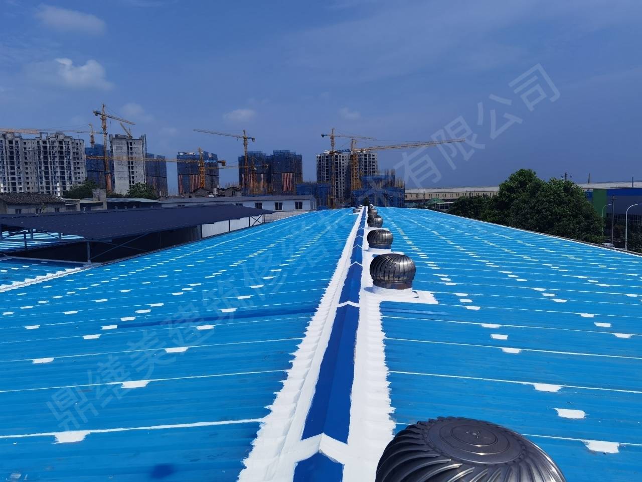 成都廠房防水難題怎么破？金屬屋面漏水隔熱差？專業(yè)方案來(lái)了